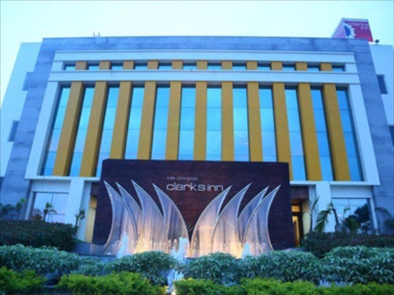M B Greens Clarks Inn Moradabad Extérieur photo