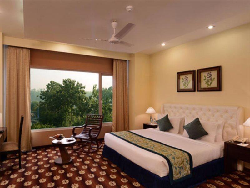 M B Greens Clarks Inn Moradabad Extérieur photo