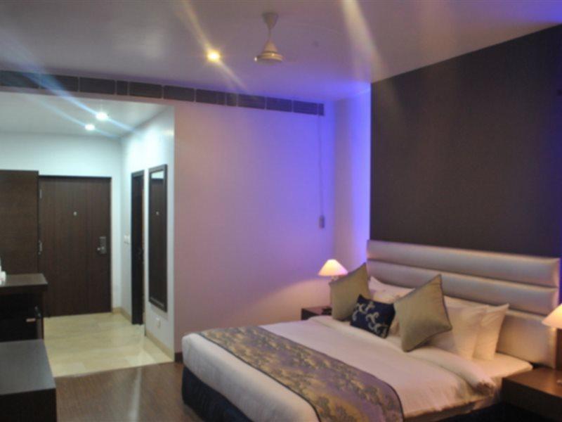 M B Greens Clarks Inn Moradabad Extérieur photo