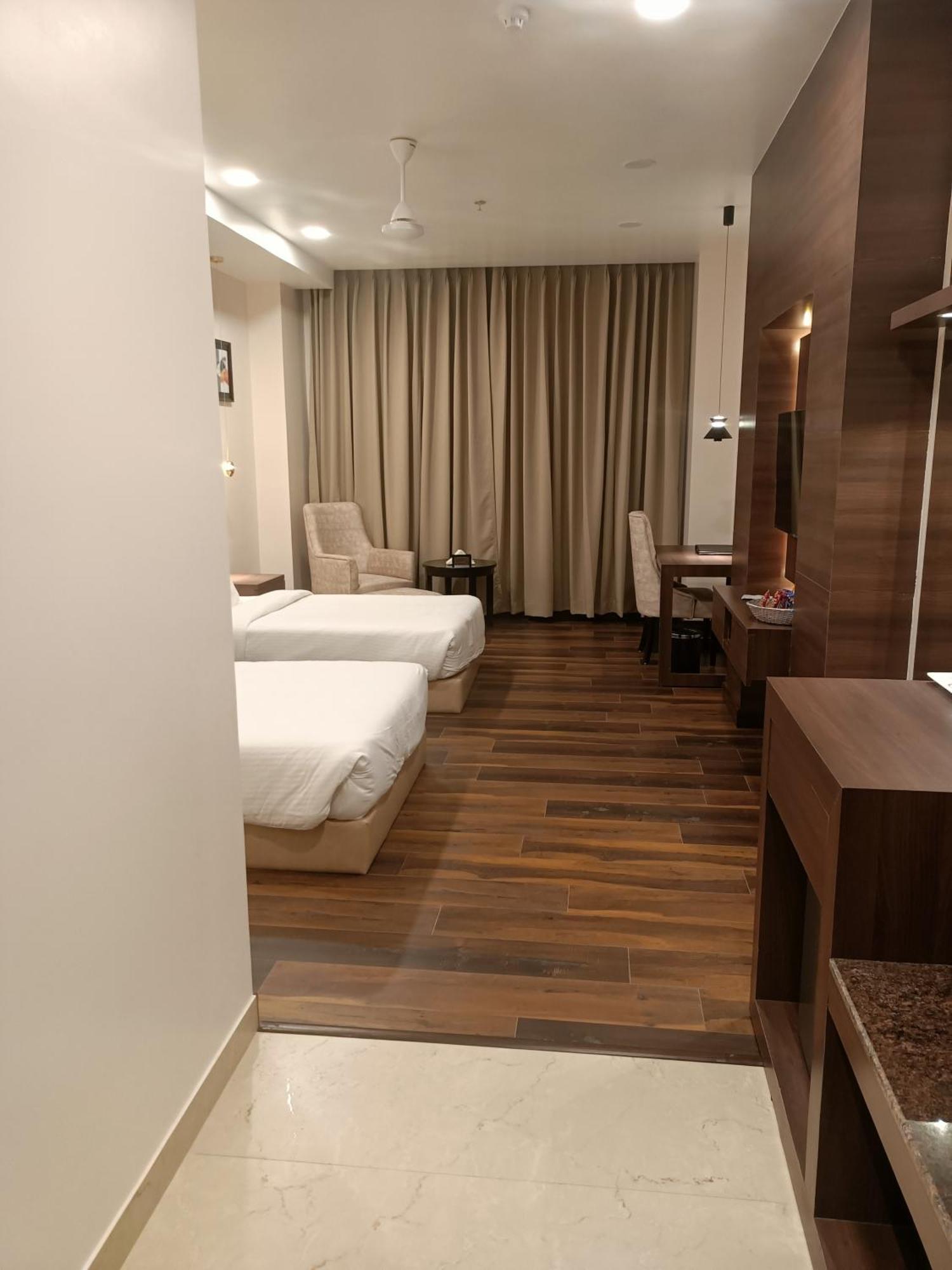 M B Greens Clarks Inn Moradabad Extérieur photo