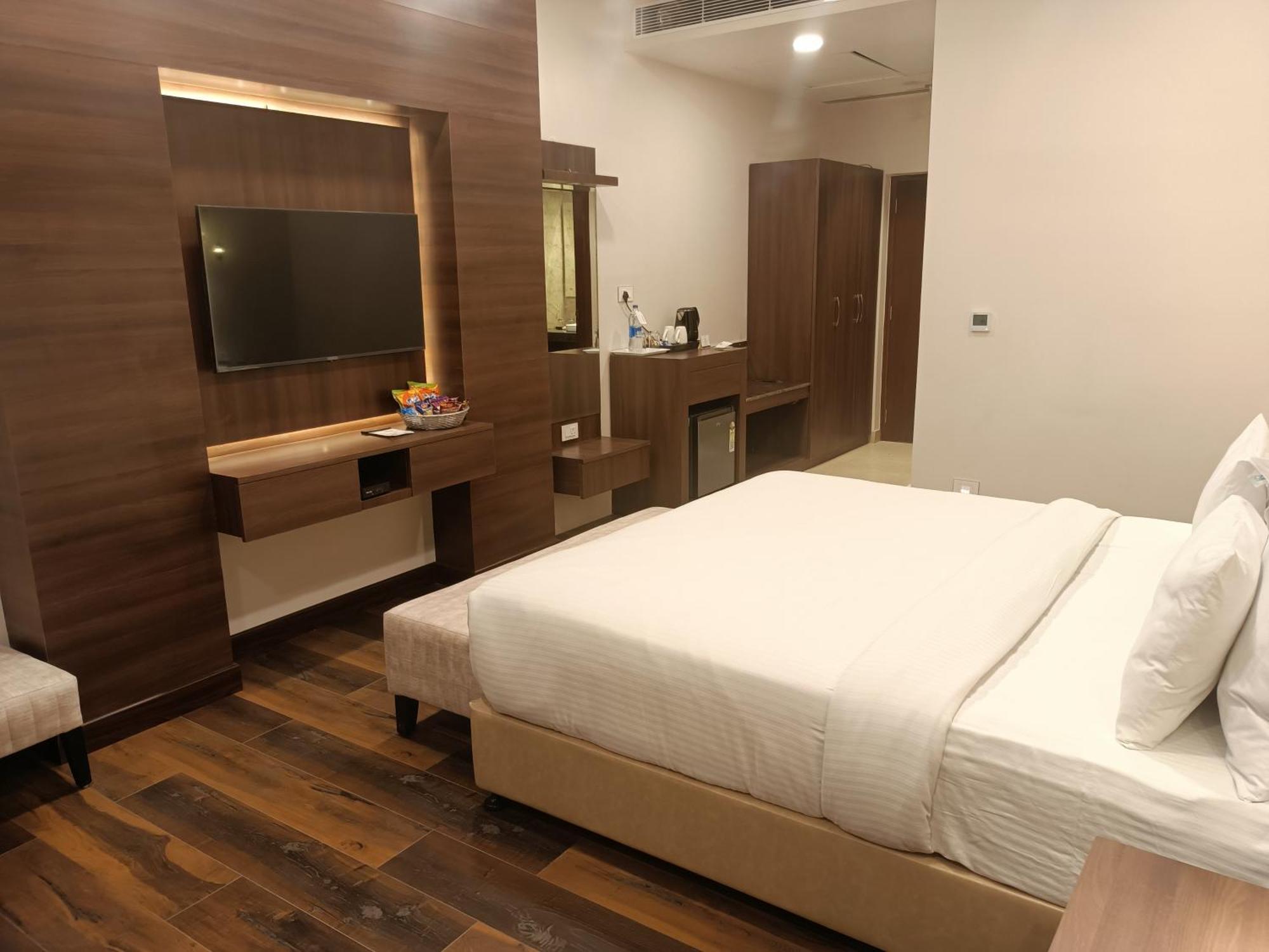M B Greens Clarks Inn Moradabad Extérieur photo