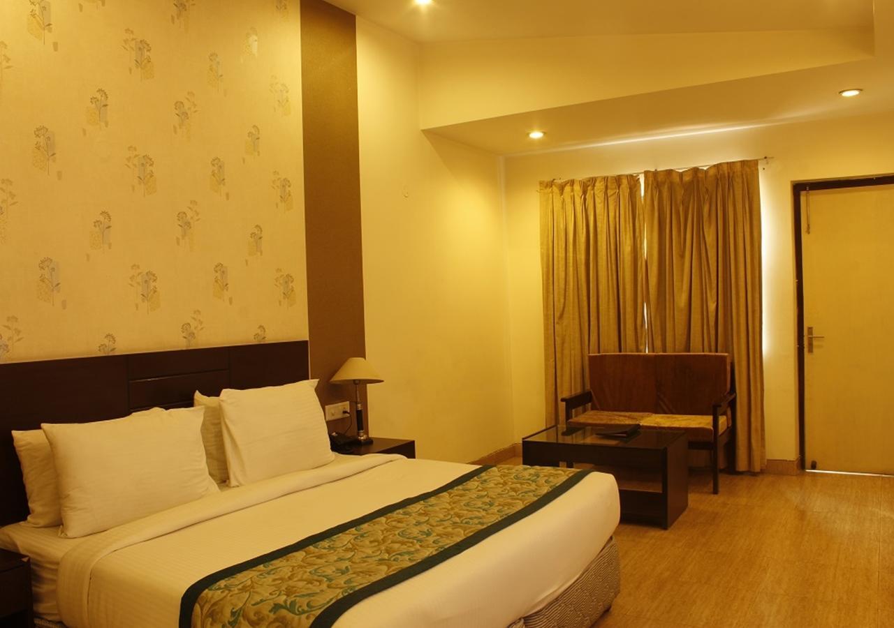 M B Greens Clarks Inn Moradabad Extérieur photo