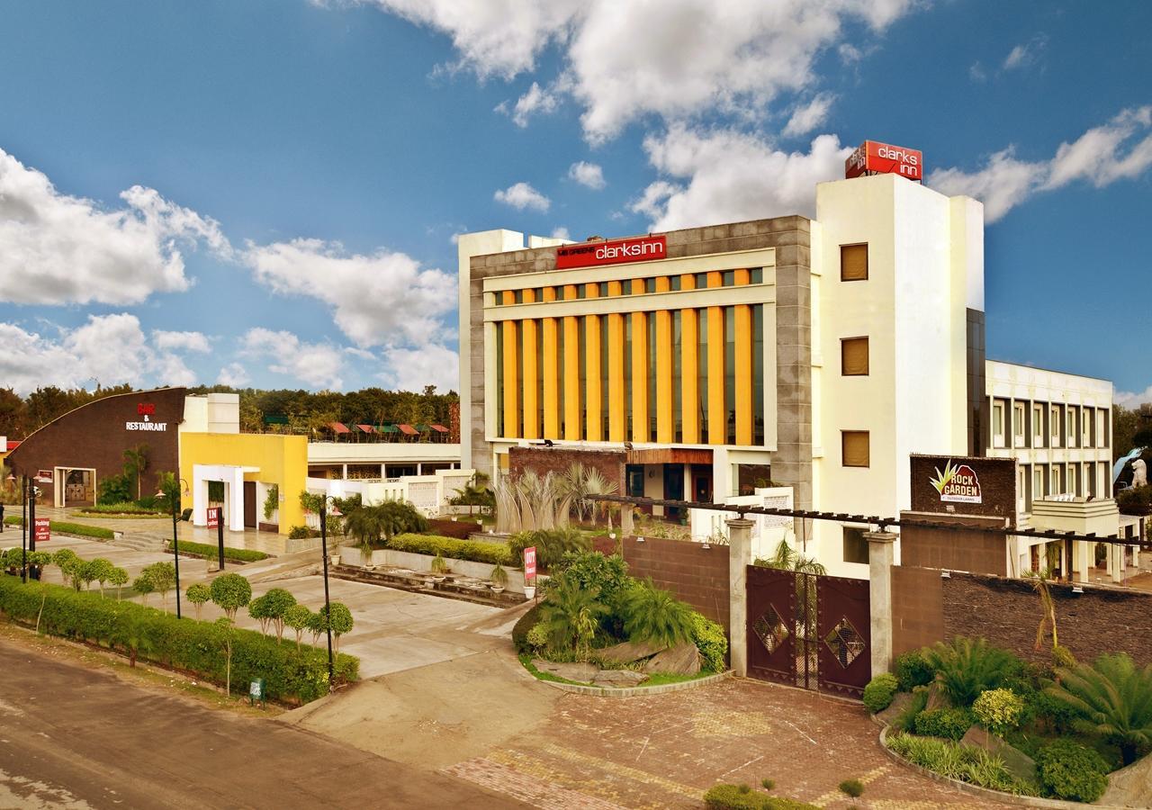 M B Greens Clarks Inn Moradabad Extérieur photo