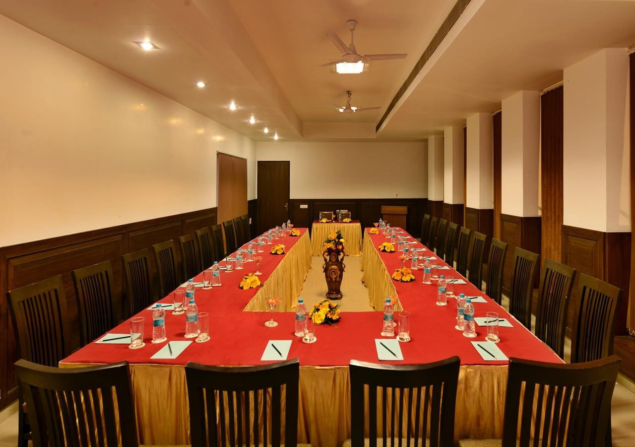 M B Greens Clarks Inn Moradabad Extérieur photo