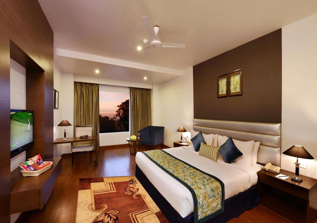 M B Greens Clarks Inn Moradabad Extérieur photo