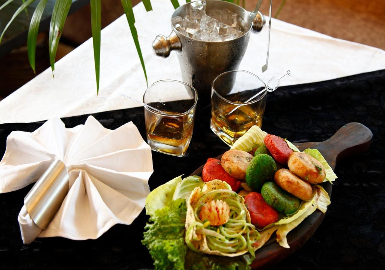 M B Greens Clarks Inn Moradabad Extérieur photo