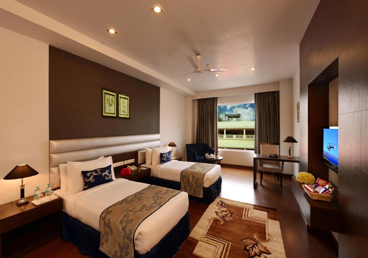 M B Greens Clarks Inn Moradabad Extérieur photo