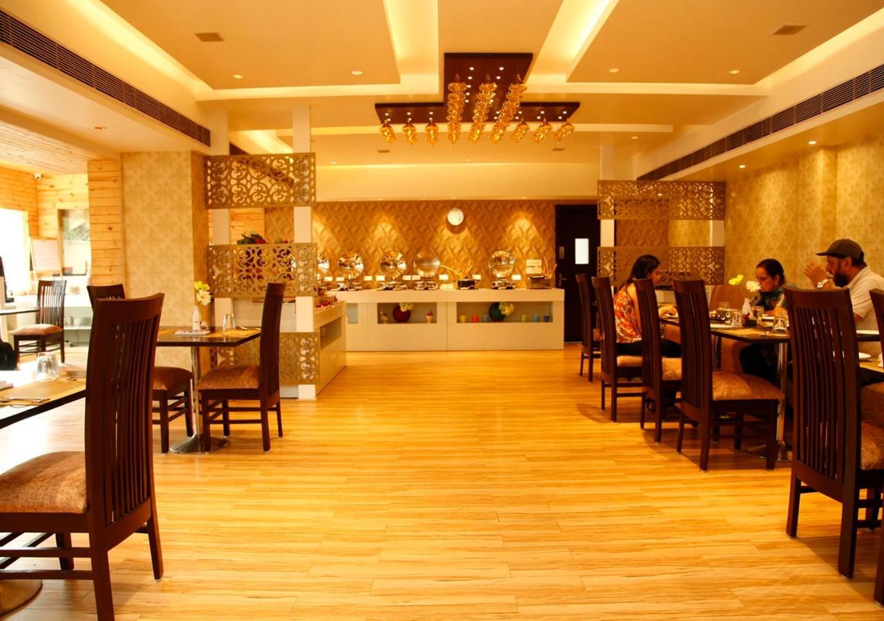 M B Greens Clarks Inn Moradabad Extérieur photo
